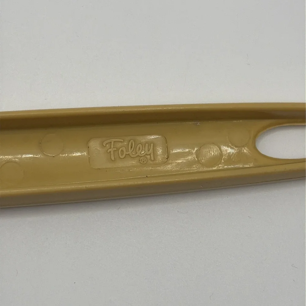 retro Beige Foley Nylon Plastic Slotted serving Spoon Utensil Retro EUC